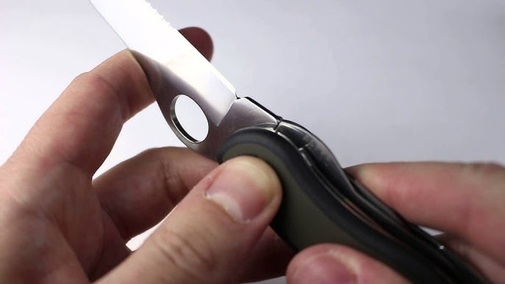 How To Close A Swiss Army Knife How to Close a Swiss Army Knife